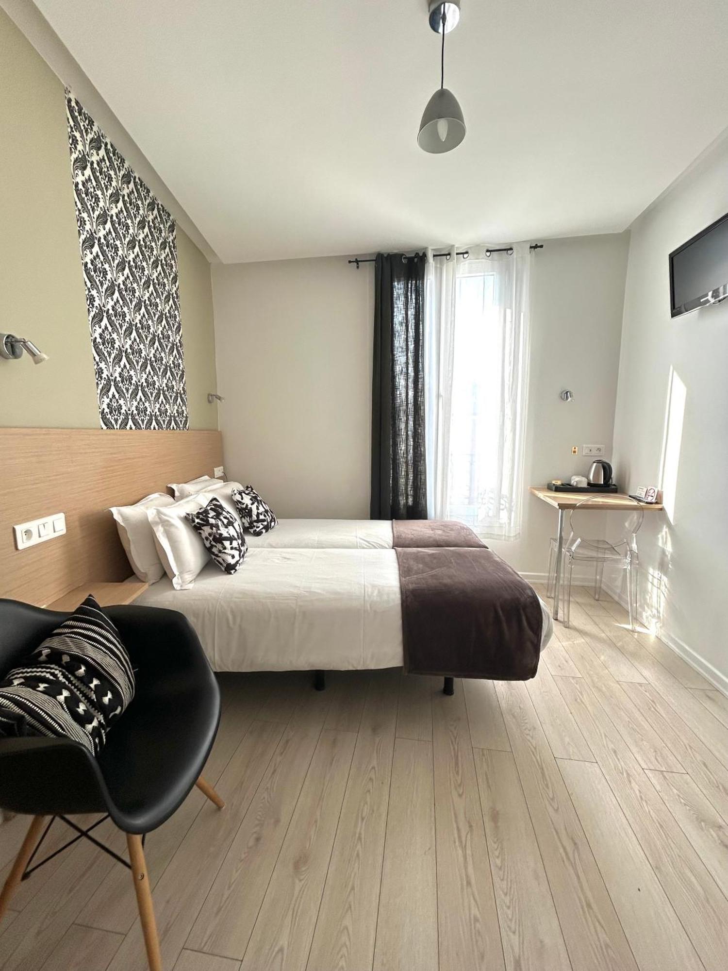 Hotel Le National Clichy Paris Dış mekan fotoğraf